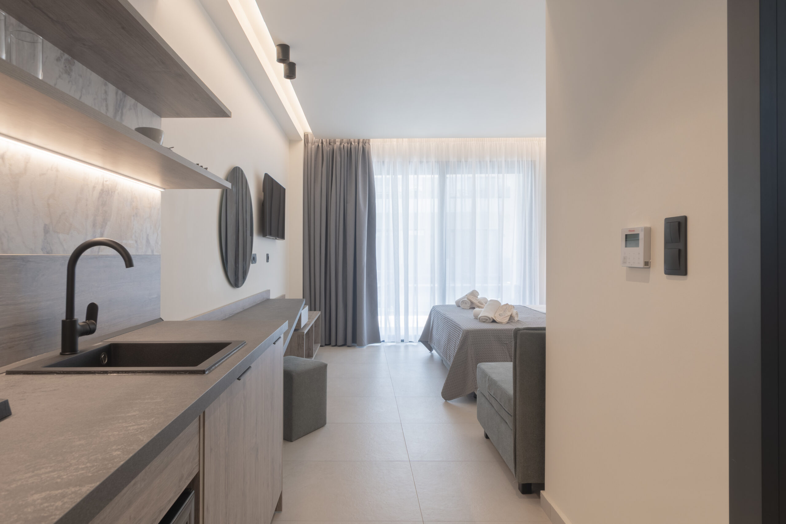 Tiara Holidays - Alora Luxury Suites - Suite with Jacuzzi & Poolside terrace kuhinja